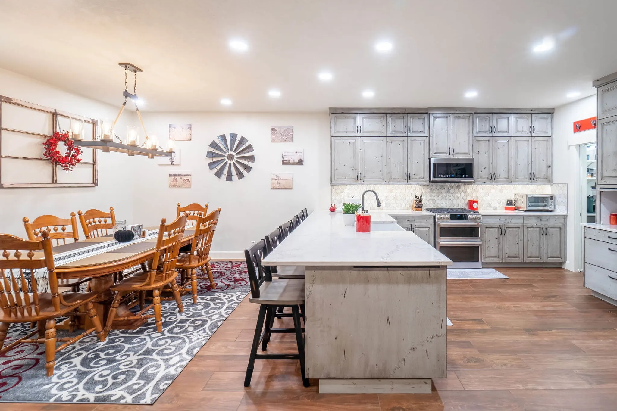 Country chic kitchen redesign with Vesuvio Lucastone Quartz from Francini’s Movimento Marmo series